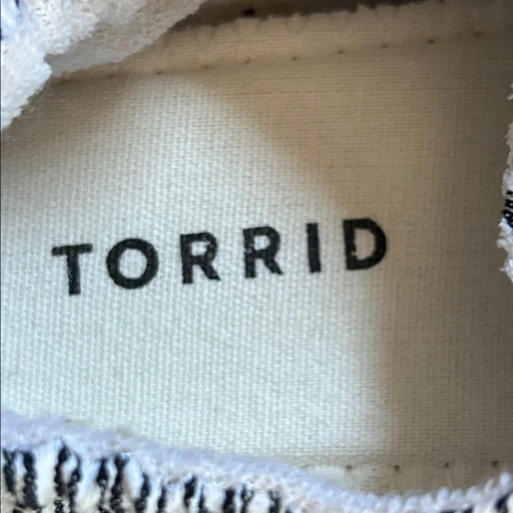 Torrid multi stripe Riley Ruched Sneaker (WW) size 6.5 WW - Picture 7 of 8